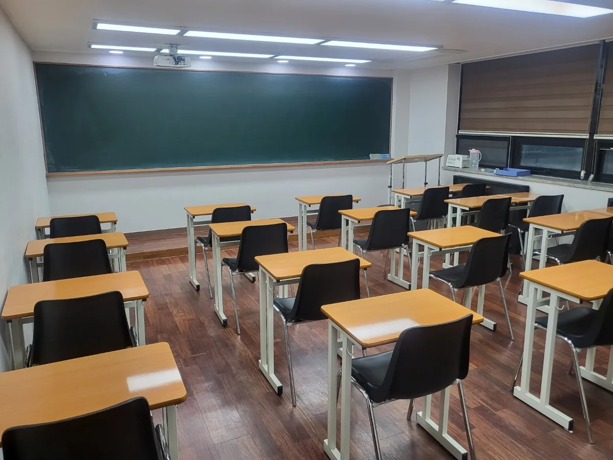 김해시 무계동 어린이집 과학실 장비 주변 정밀 위생청소 사례 - 행진크린